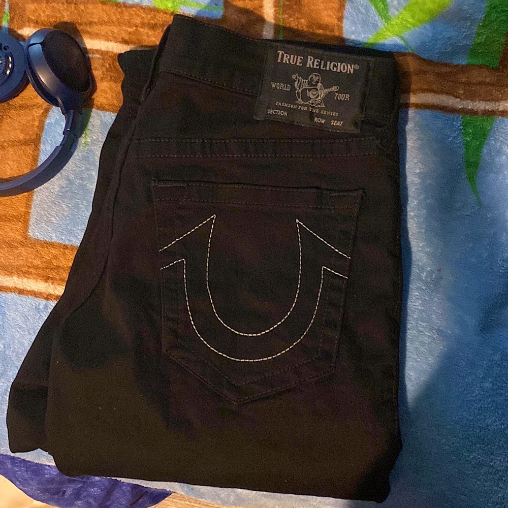 I’m selling this True religion jeans size 31x31 It’s all legit